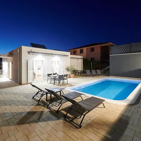 Apartman Nela & Sara - 2 With Heated Swimming Pool Seget Vranjica