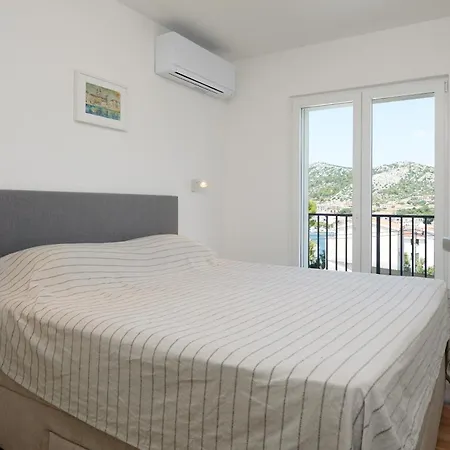 Apartman Nela & Sara - 2 With Heated Swimming Pool