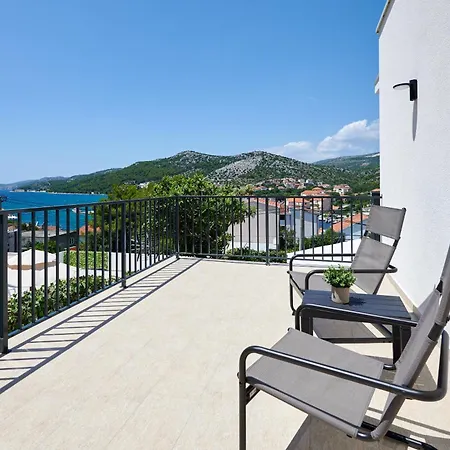 Apartman Nela & Sara - 2 With Heated Swimming Pool Seget Vranjica